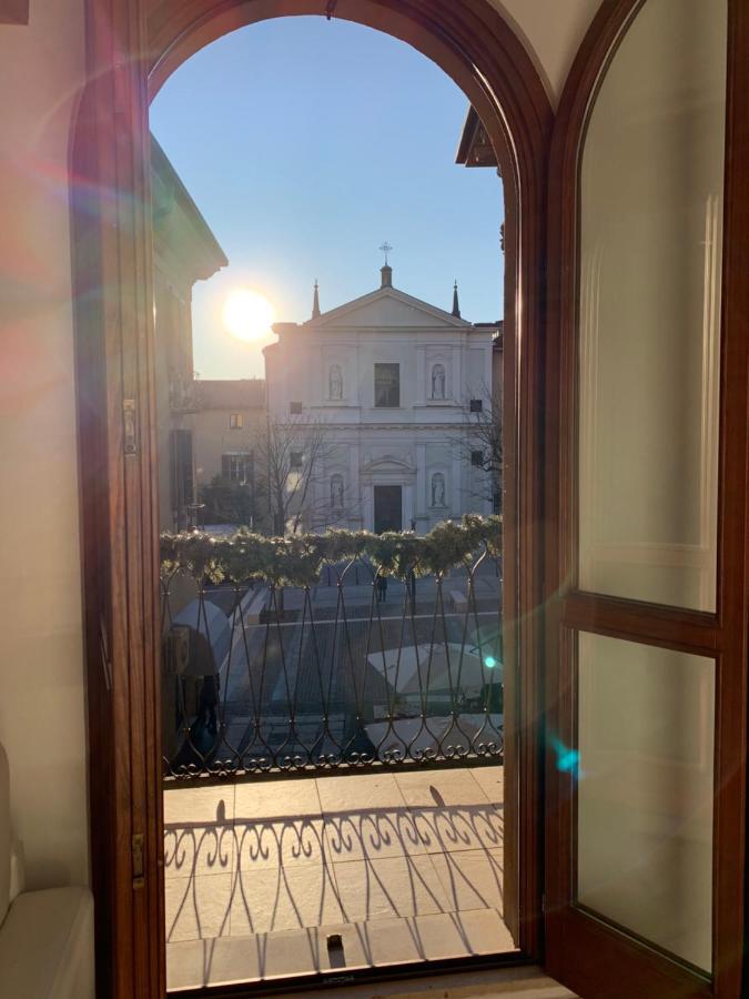 Palazzo Teatro Vecchio-Holiday Suites サロ エクステリア 写真