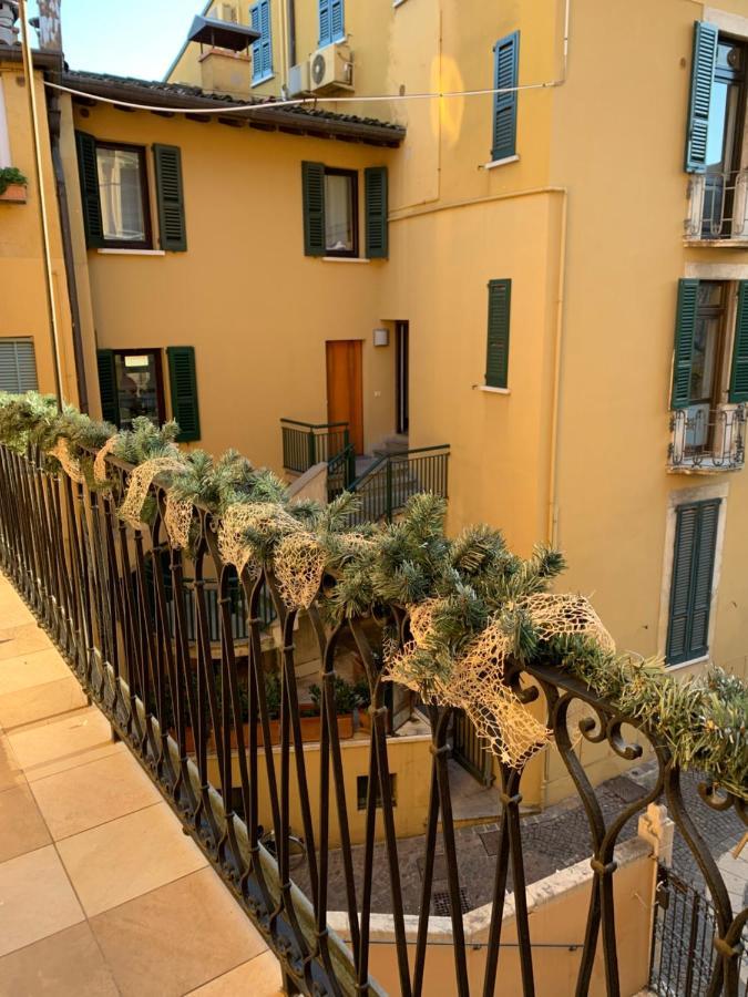 Palazzo Teatro Vecchio-Holiday Suites サロ エクステリア 写真