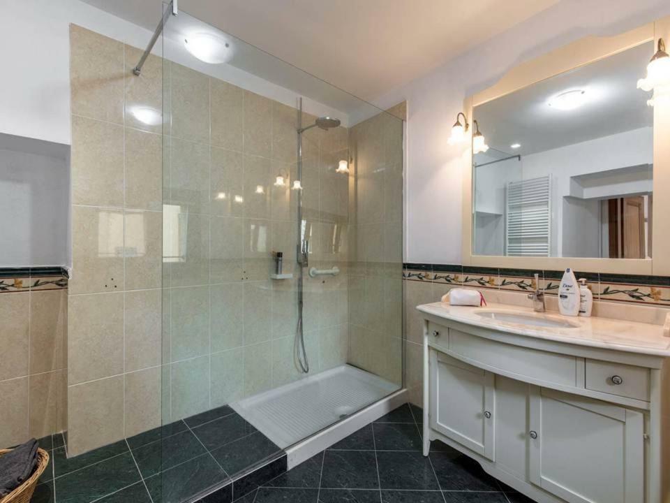 Palazzo Teatro Vecchio-Holiday Suites サロ エクステリア 写真