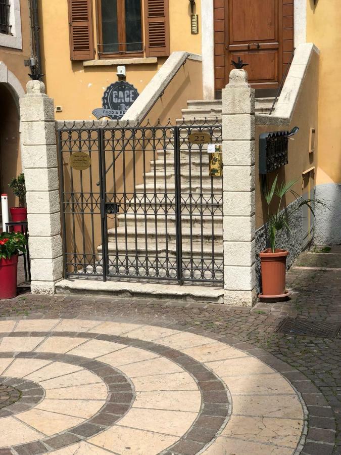 Palazzo Teatro Vecchio-Holiday Suites サロ エクステリア 写真
